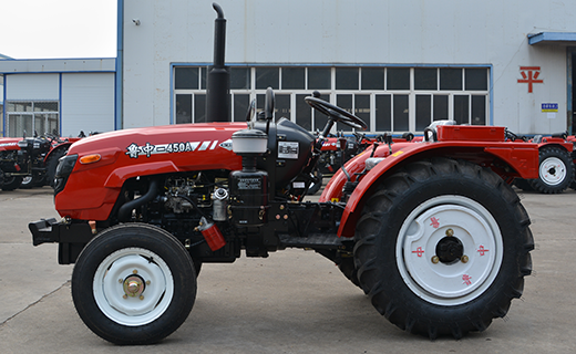 DB真人-450型拖拉机