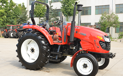 DB真人-1000型拖拉机
