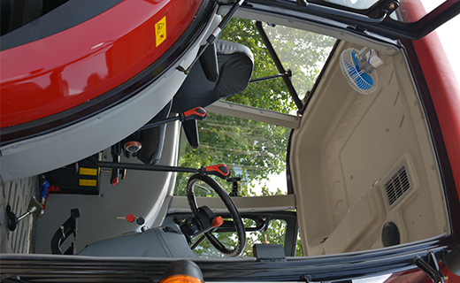 DB真人-1504型拖拉机