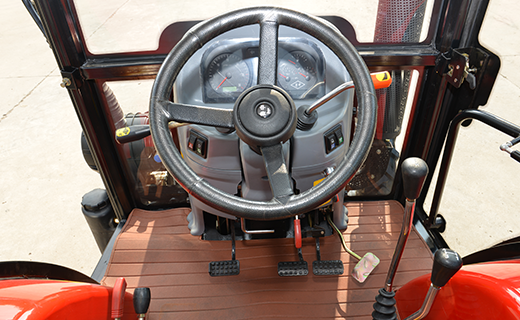 DB真人-554型拖拉机