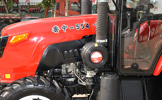 DB真人-554型拖拉机