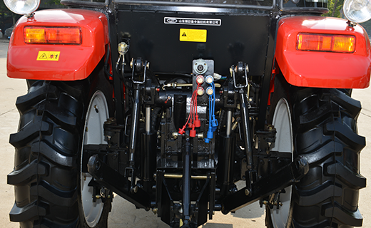 DB真人-554型拖拉机